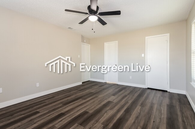 Building Photo - 1501 Shady Ln