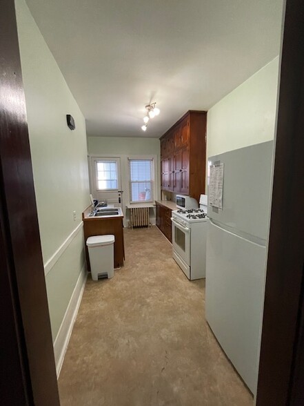 Kitchen - 2539 Quincy St NE