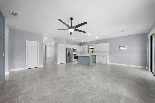 Building Photo - Modern Living 3-bedroom, 2-bath home in Alva