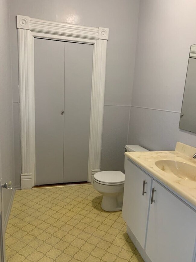 Building Photo - 3911 Old Hwy 100