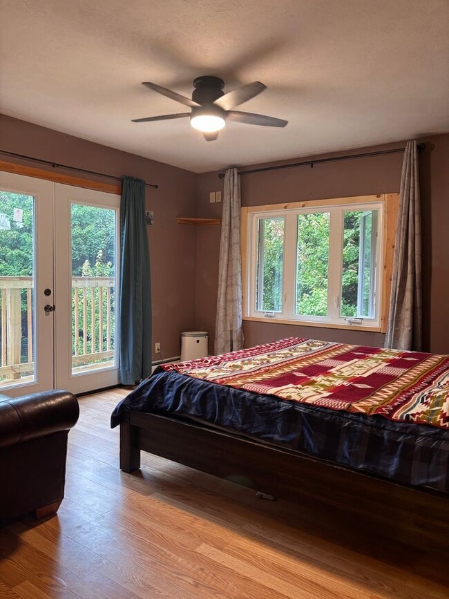 Building Photo - Peaceful Retreat 10 Acres - 20 min to Mqt