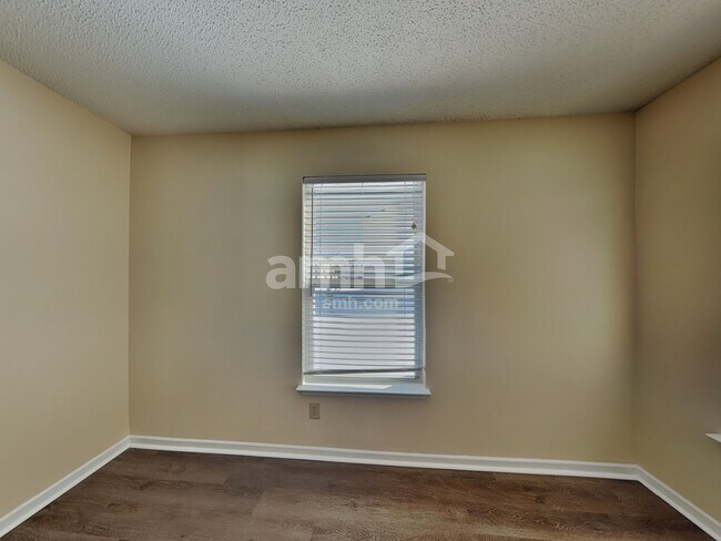 Building Photo - 10002 Big Bend Dr