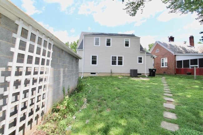 Building Photo - 103 Dinkel Ave