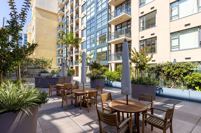 Building Photo - 530 K St