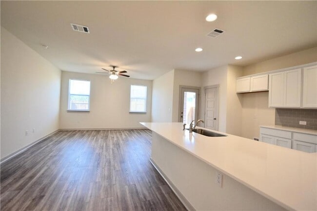 Building Photo - 12309 Pecangate Way
