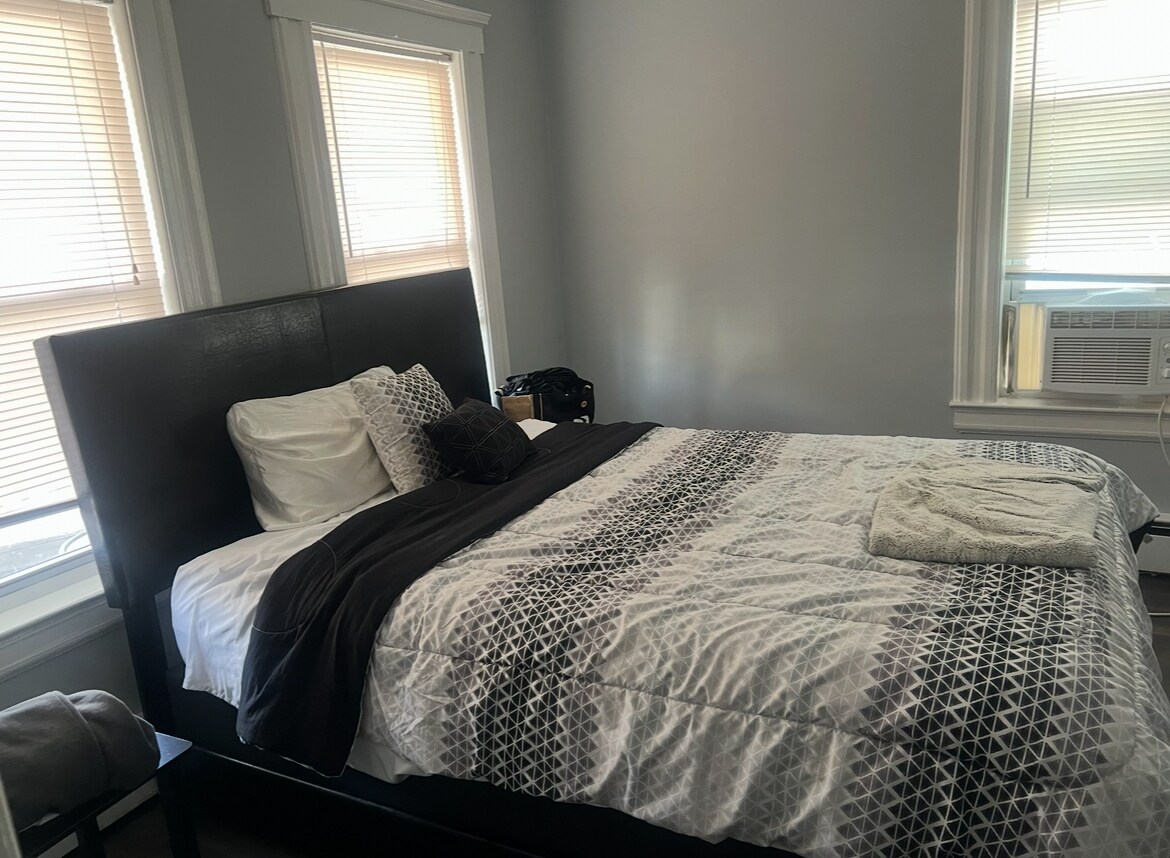 Building Photo - 43 2nd Ave