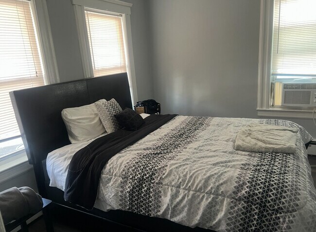 Building Photo - 43 2nd Ave