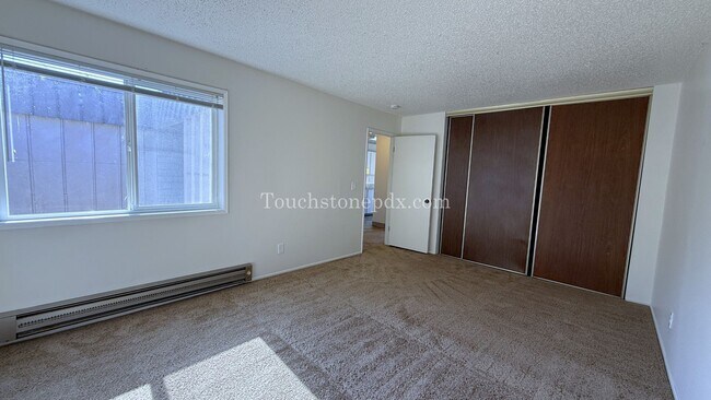Building Photo - Charming 1-Bedroom Apartment in the Heart ...