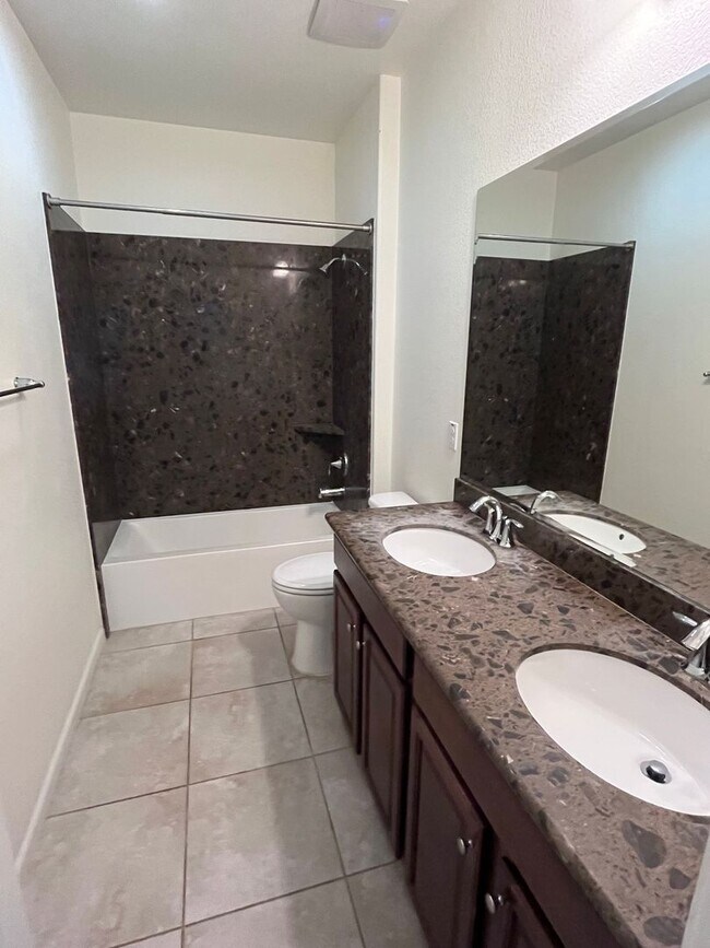 Building Photo - BEAUTIFUL FOUR BEDROOM HOME IN WESTPARK!!