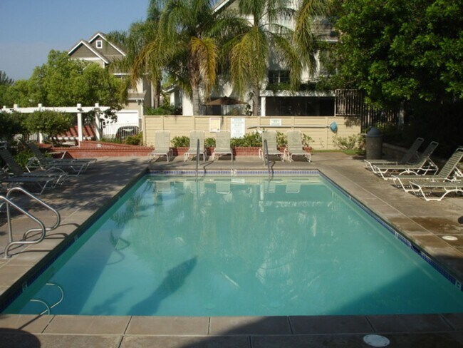 Building Photo - Charming 4-Bedroom Home with a Private Yard & Community Pool in Valencia!