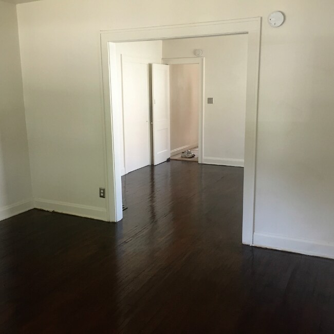 Building Photo - 57 W Lakeview Ave