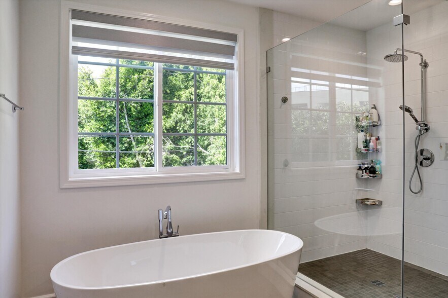 Building Photo - 10593 Kinnard Ave