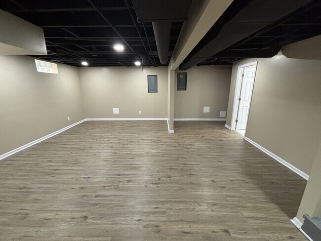 Building Photo - 346 Richard Gordon Hatcher Blvd
