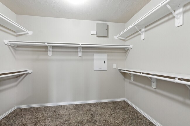 Building Photo - 16327 Tyler Reach Dr