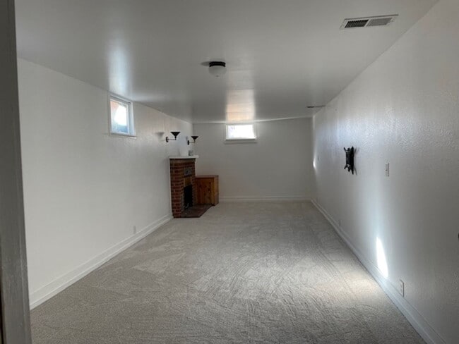 Building Photo - 4001 Frontier Park Ave