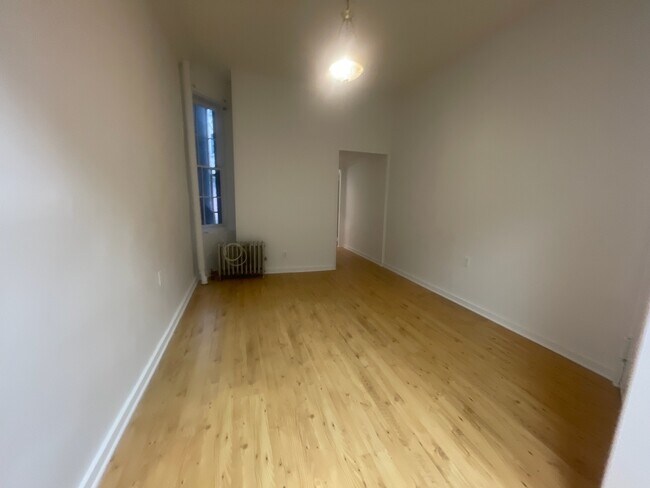 Building Photo - Prime Chelsea, One Bedroom