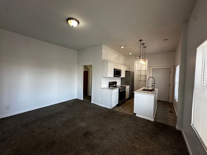 Building Photo - 432 S Highland Ave