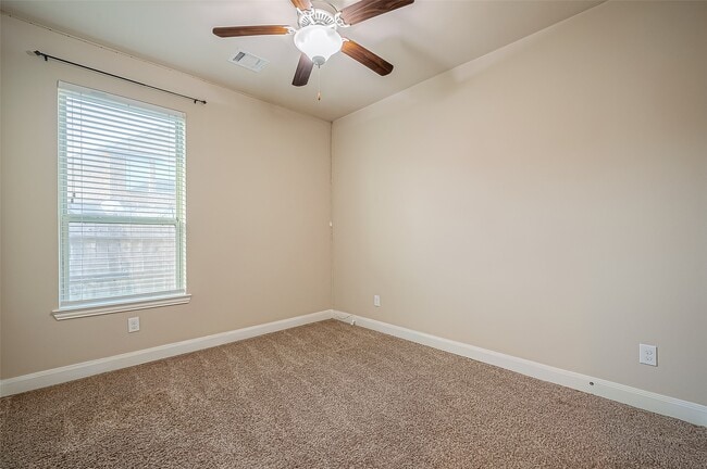 Building Photo - 10839 Paula Bluff Ln