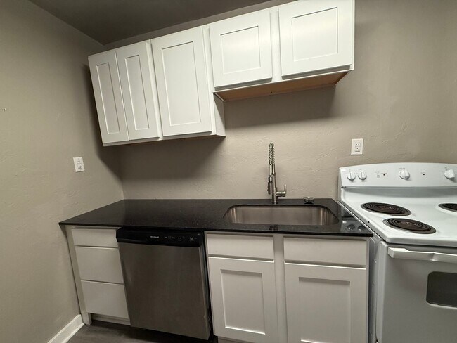 Building Photo - 2434 NW 12th - Duplex