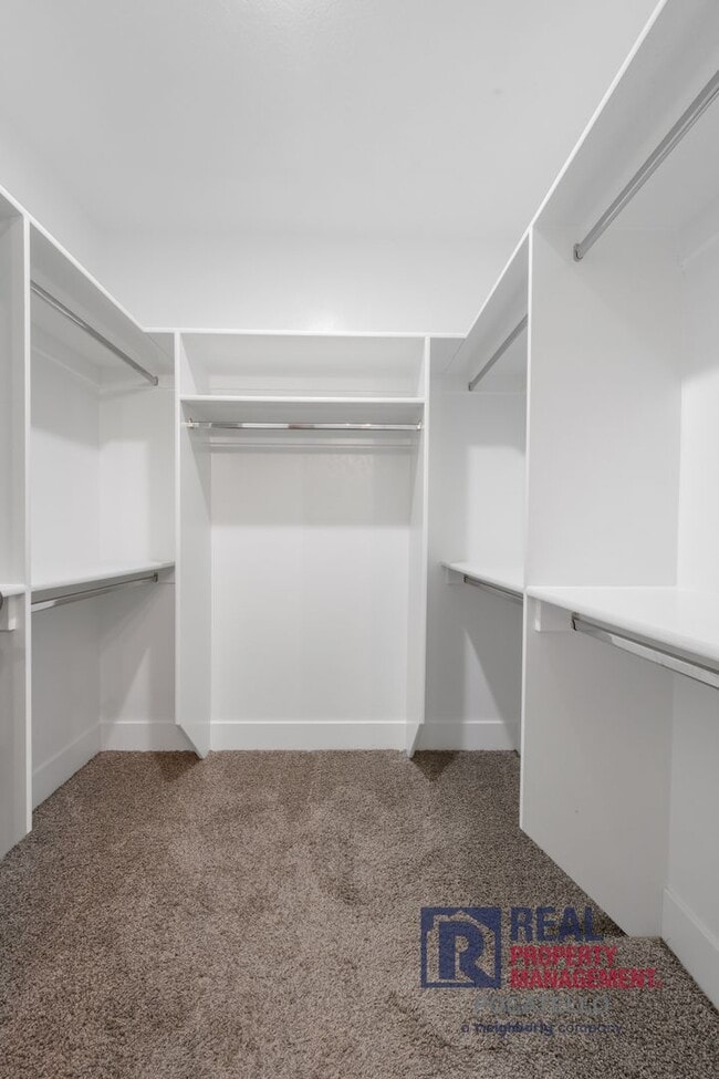 Building Photo - MOVE IN SPECIAL - 3 Bedroom 2.5 Bathroom T...