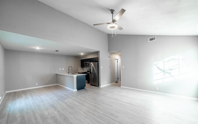 Building Photo - 915 Sirocco Dr