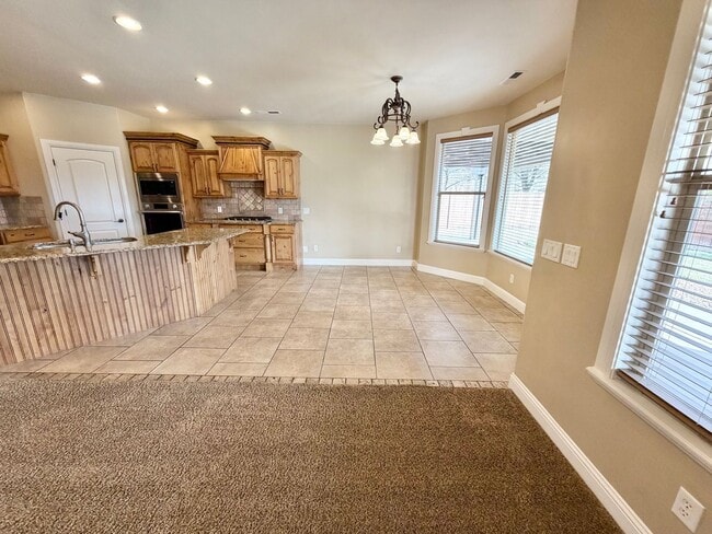 Building Photo - Beautiful 4 bed 2.5 bath Home!