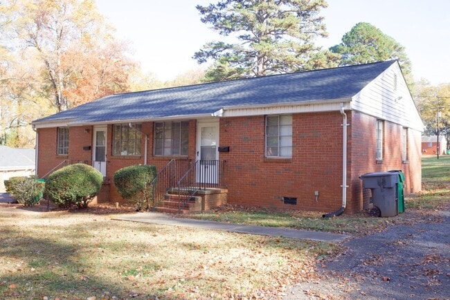 Building Photo - 1913 Manteo Ct