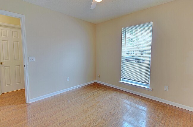 Building Photo - 948 Wedgewood Way