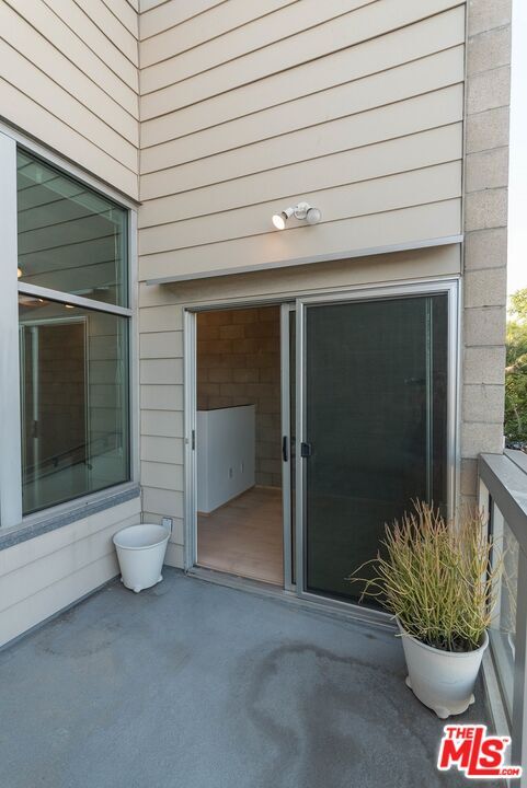 Building Photo - 717 Highland Ave