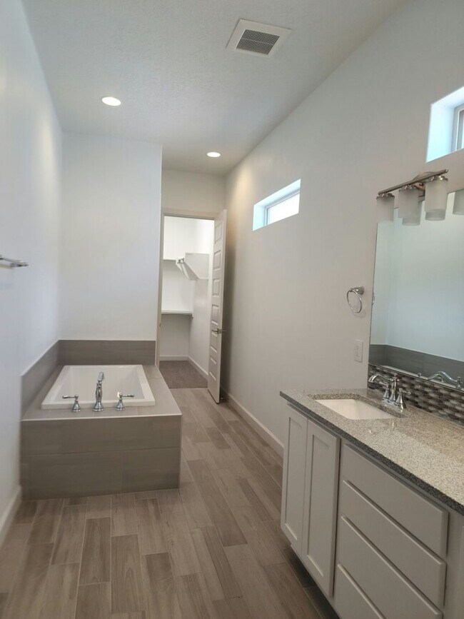Building Photo - Modern 3-Bed, 2-Bath Home in Rio Rancho’s ...