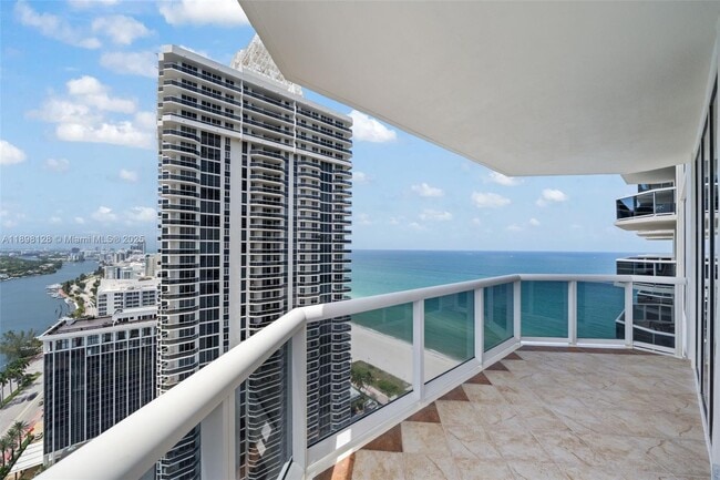 Building Photo - 4775 Collins Ave