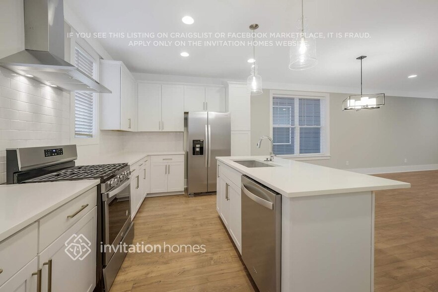 Building Photo - 647 Vernon Ave