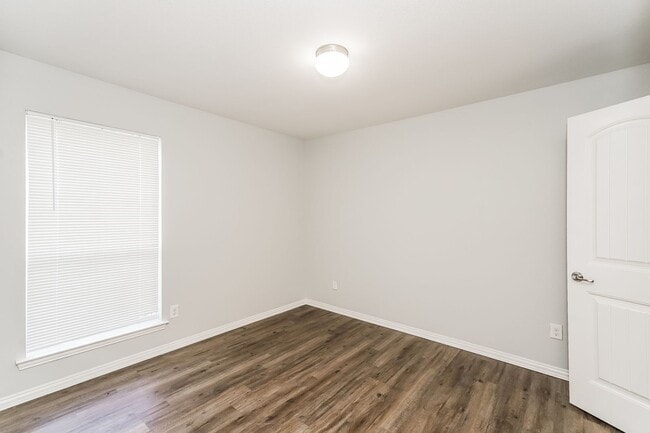 Building Photo - Newly Renovated Single Family Home | 4 BR/2BA | Oversized yard