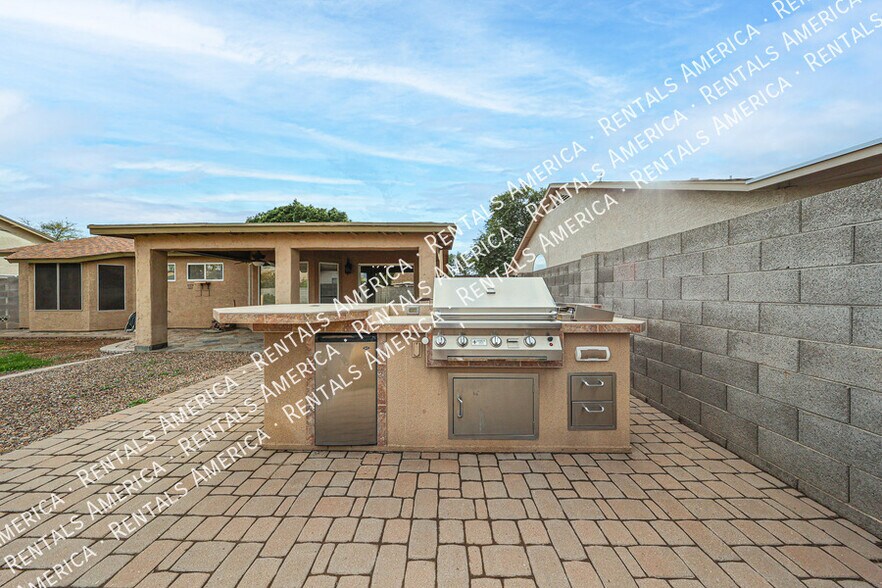 Building Photo - 2292 E Remington Pl