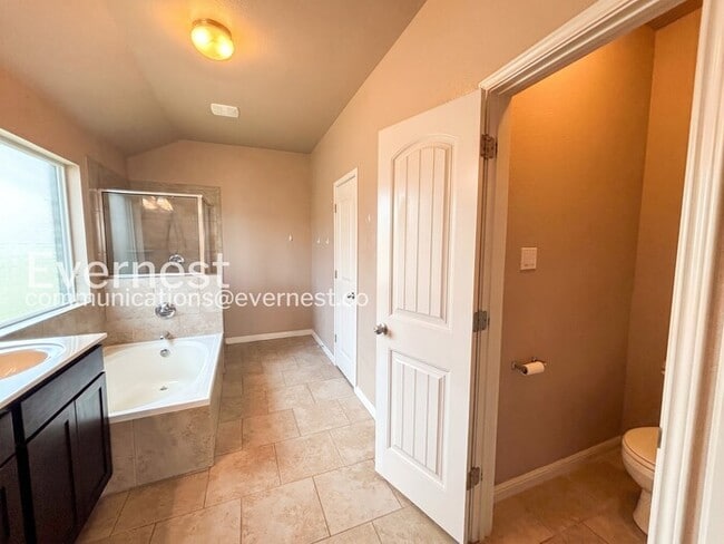 Building Photo - 4 Bed, 2 Bath Home with Fenced Yard & Garage / Pet-Friendly / Coming Soon!