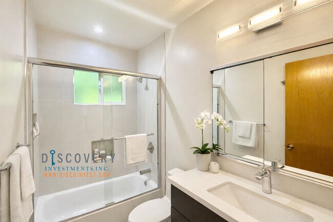 Building Photo - Mid-Century Modern 3 Bedroom Home in Montclair