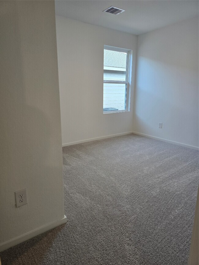 Building Photo - 25561 Blossom Ct