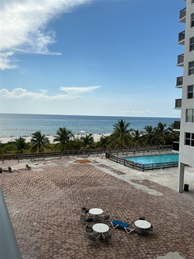 Building Photo - 6039 Collins Ave