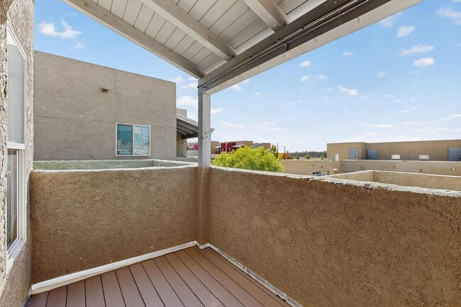 Building Photo - Executive 2 story Town house 4 Bedroom 3 b...