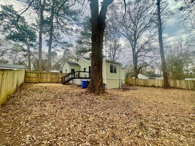 Building Photo - Cozy Bungalow in Atlanta's Westside
