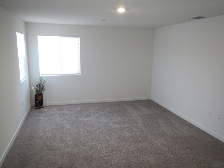 Building Photo - 3613 Misty Lake Dr
