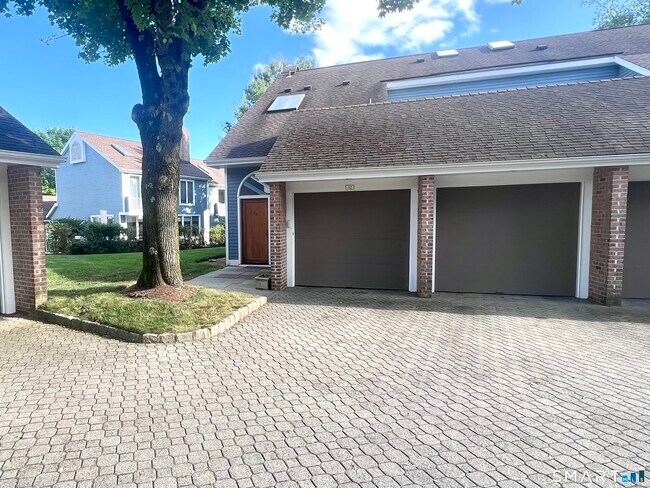 Building Photo - 32 Regents Pk