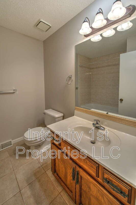 Building Photo - 8635 N Hull Ave