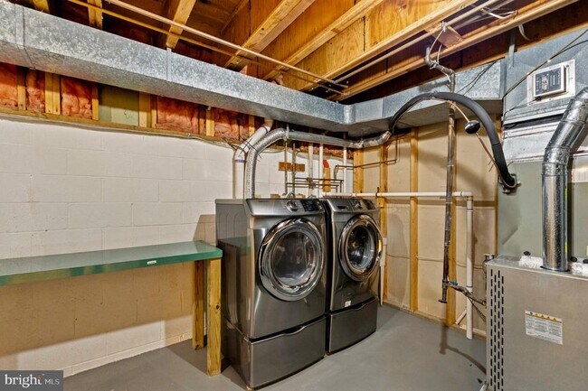 Building Photo - 7937 Valleyfield Dr