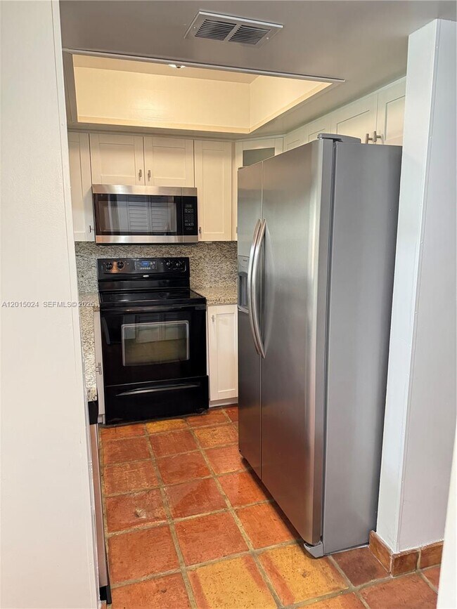 Building Photo - 8999 SW 123rd Ct