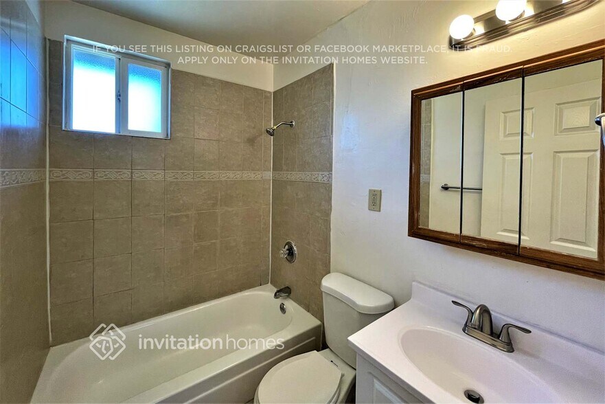 Building Photo - 6005 N Haven Dr