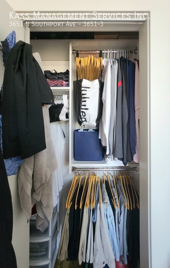 Building Photo - Newer Construction Prime Southport Corrido...