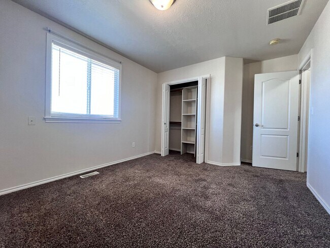 Building Photo - 5193 Toscana Ave N