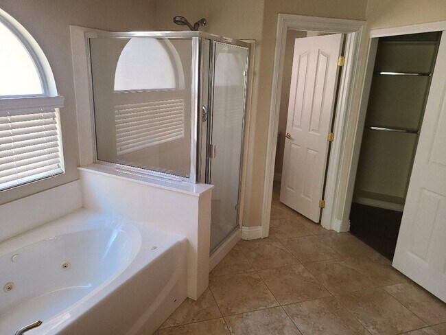 Building Photo - Amish #2