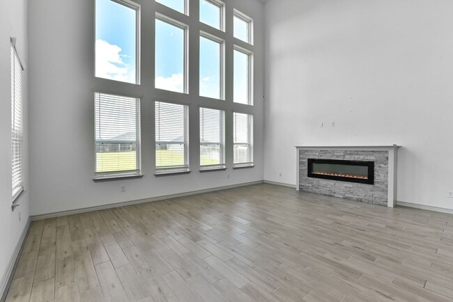 Building Photo - 7915 Gold Dr